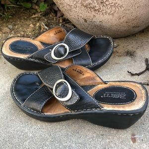 Born Leather Slip On Buckle Sandle